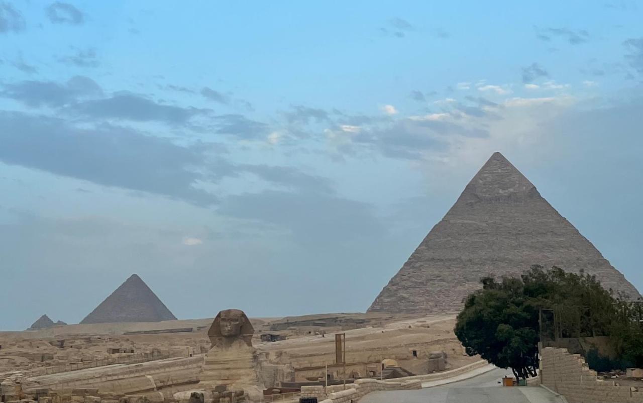 The Gate Hotel Front Pyramids & Sphinx View Kafrat al Jabal Exterior photo