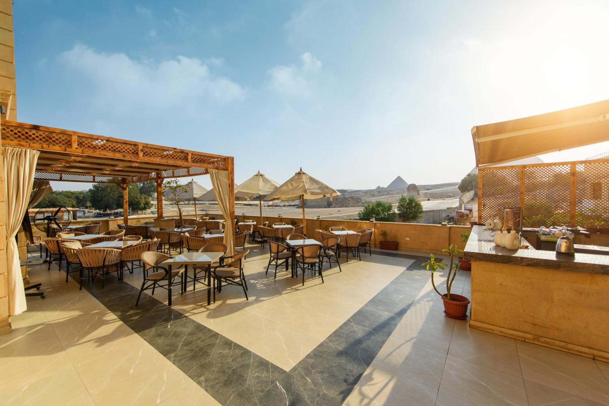 The Gate Hotel Front Pyramids & Sphinx View Kafrat al Jabal Exterior photo