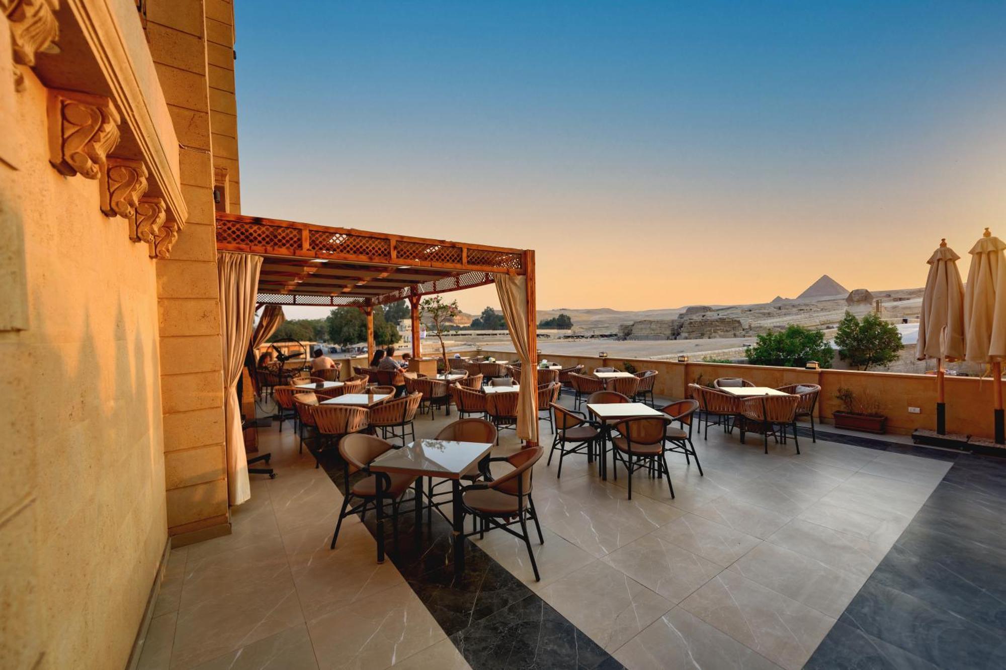 The Gate Hotel Front Pyramids & Sphinx View Kafrat al Jabal Exterior photo