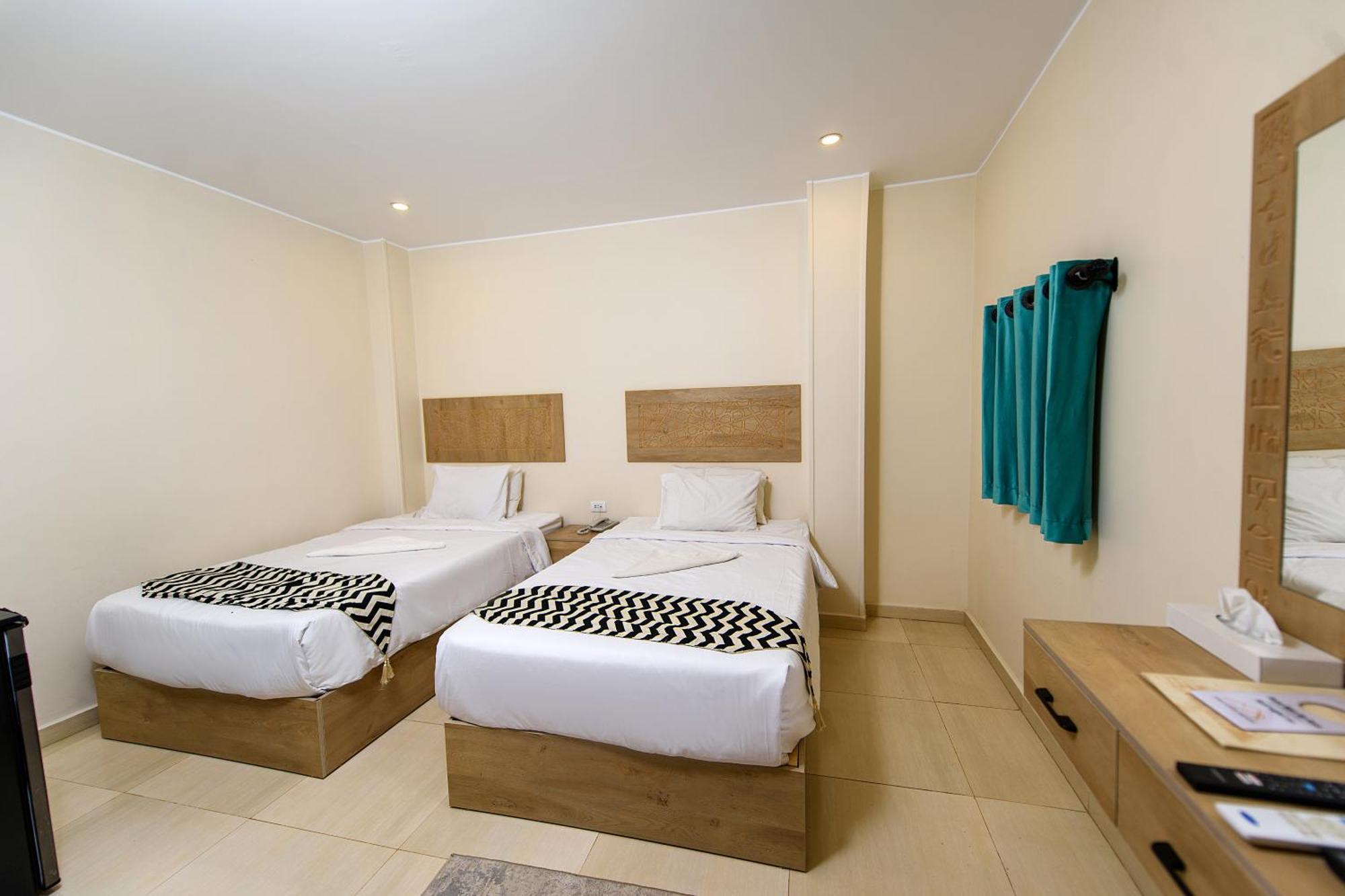 The Gate Hotel Front Pyramids & Sphinx View Kafrat al Jabal Exterior photo