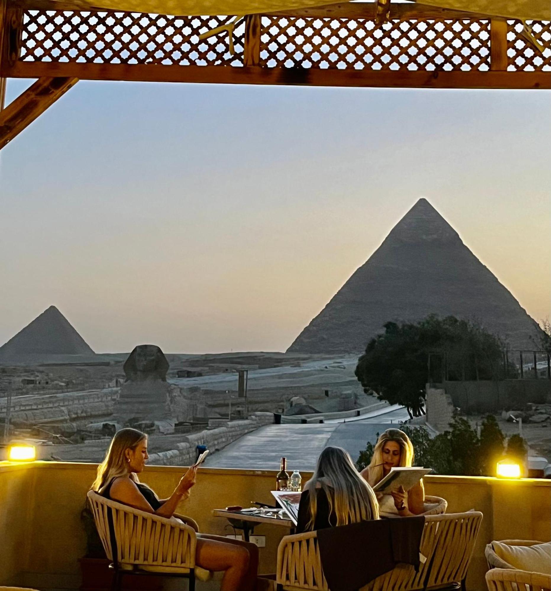 The Gate Hotel Front Pyramids & Sphinx View Kafrat al Jabal Exterior photo