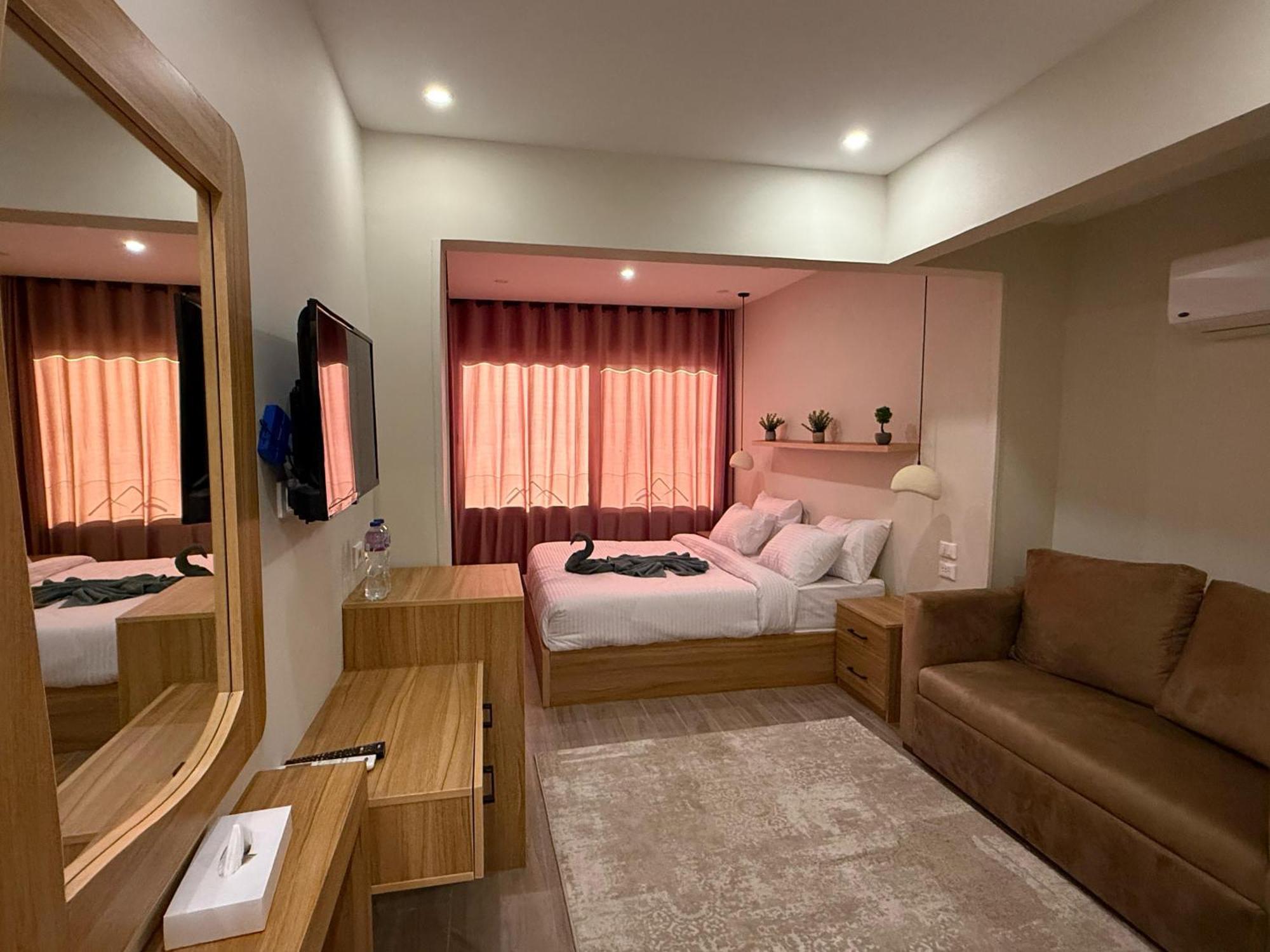 The Gate Hotel Front Pyramids & Sphinx View Kafrat al Jabal Exterior photo